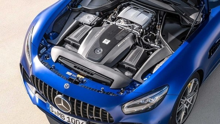 Mercedes Benz AMG GT R Roadster moteur.jpg